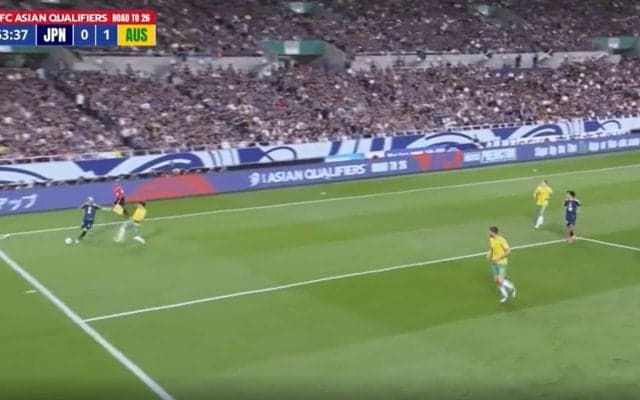 「圧倒的な個の力」伊東純也“超急加速”で強引縦突破！イナズマドリブルからの超絶ピンポイントクロスでチャンスメイクの瞬間