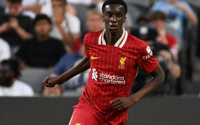 リバプールが期待の若手MFニョニとプロ契約！今夏のプレシーズンでは精力的にアピール