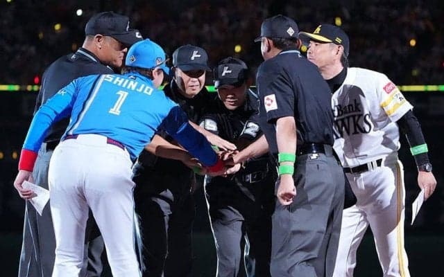 決戦直前に異例　小久保＆新庄…同学年監督の“円陣”に球場どよめき「楽しそう」