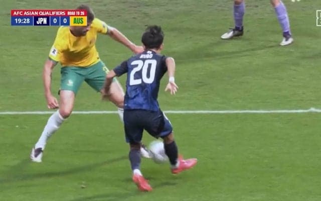 一体何をした？相手DFも驚愕...久保建英のトリッキーな“股抜きクロス”が「エグすぎる」と話題に「簡単には取れない」元日本代表も感嘆