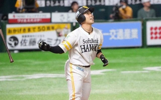 鷹・近藤健介が“復帰弾”　怪我明け合流2戦目…古巣から強烈な一撃　本拠地熱狂