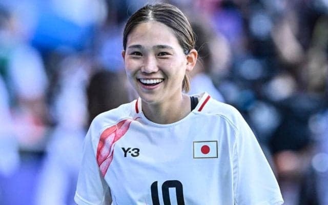 「最後のスリーショット良すぎ」五輪2大会連続金メダリスト＆遠藤航＆長野風花の豪華スリーショットに反響！「超かっけぇな」「アンフィールドでスケボーしてる笑」の声