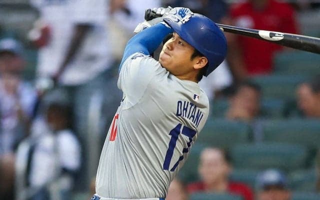 大谷翔平、日本人初のPO先頭打者弾　2戦連発3号に敵地騒然…無走者では26打席目で初安打