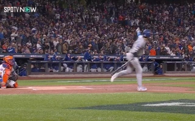 大谷翔平のPS第3号にチームメイトも熱狂…カーショー大はしゃぎ、ロハスは真顔で“ドン引き”リアクションの一部始終「盛り上がりすごい」