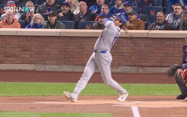 大谷翔平のPS第3号弾丸ホームランに相手外野手“確信フリーズ”…わずか3秒でスタンド到達に敵地沈黙「追いかけるのやめてるw」