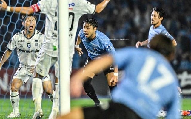「鬼木さんが浮いちゃってるじゃんw」川崎・鬼木達監督の退任発表直後の試合で、退任ニュースを吹き飛ばす「選手のハロウイン仮装姿」がスゴすぎる！「カオス過ぎて何の画像か分からん！笑」の声