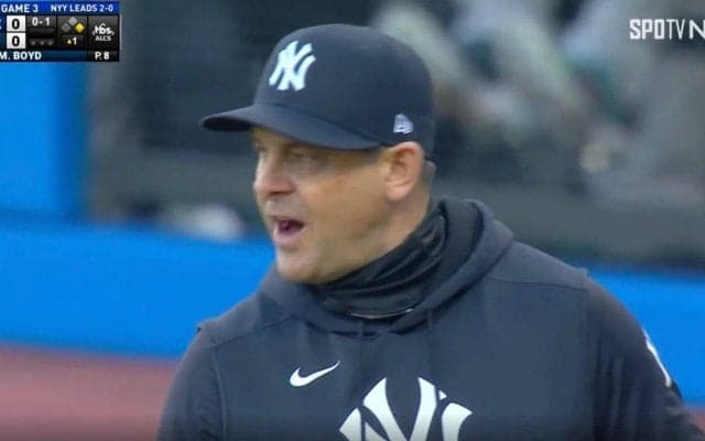 意味わかんねえ！ ヤ軍指揮官がブチギレ…“微妙な判定”に秒で激怒「ド迫力」「キレるの早w」