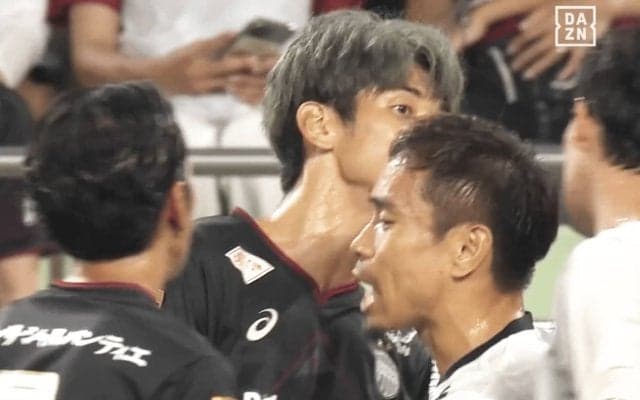 「熱くなりすぎだろ」大迫勇也、激昂！謝る相手を突き飛ばす…“仲裁”の長友佑都には称賛の声「冷静に引き剥がすのさすがです」