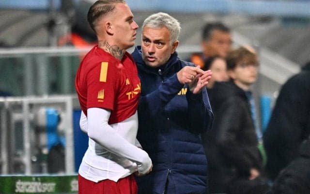 「モウリーニョは一度も謝らなかった」ローマ時代に指揮官と真っ向対立のカルスドルプ、当時を振り返り「彼は僕を裏切り者と…」