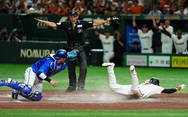 巨人がCS初勝利で2勝3敗に　坂本勇人が気迫のヘッスラ連発…阿部監督も笑顔