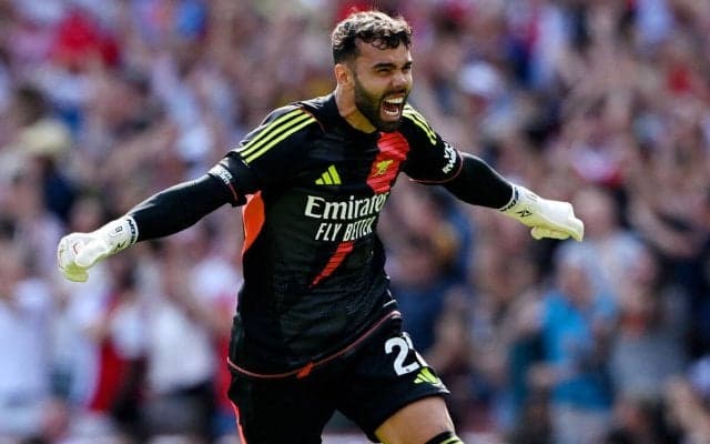 「彼女がイエスと答えた」　アーセナル守護神が恋人へのプロポーズ成功を明かす！