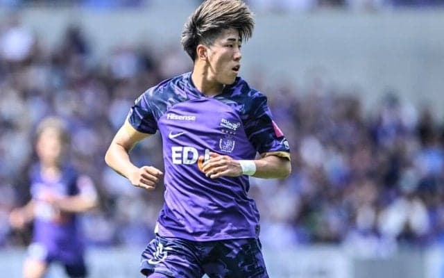 「なんじゃこりゃあああ」「弾丸じゃん」J1広島の24歳・中野就斗の強烈すぎる“どっかんミドル弾”にファン驚嘆！「ネット破けますわこんなん」「化け物すぎるw」の声