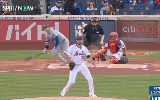 どんな打ち方だよ！ 大谷翔平の“想定外の打撃”で異変「なんで？」 相手投手が呆然…「どんな怪物だよ」