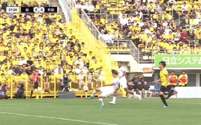 「藤尾半端ないって」町田・藤尾翔太、衝撃のボレーシュート！「あんなんでけへんて」後ろからのボールをダイレクトでジャストミートさせた瞬間