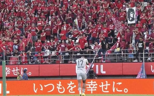 「ごめんなさい」福岡・ウェリントン、鹿島ゴール裏に謝罪でサポーターから大拍手「これがJリーグだ」煽り煽られイエローカードを喰らうも“ノーサイド”の一部始終