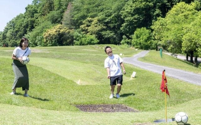 ゴルフ場でサッカー？ 史上最速で世界に拡大中のフットゴルフとは