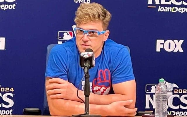 大谷翔平は「漫画を読んでいる」　移動中も超マイペース…同僚が語る知られざる一面