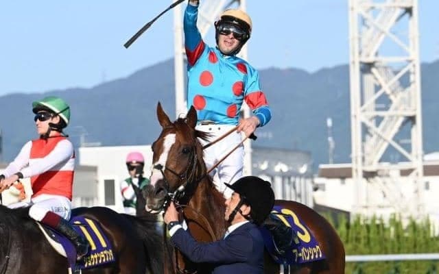 夏を越し世代トップの座に輝いたアーバンシック 父スワーヴリチャード産駒のGI馬にある共通点とは