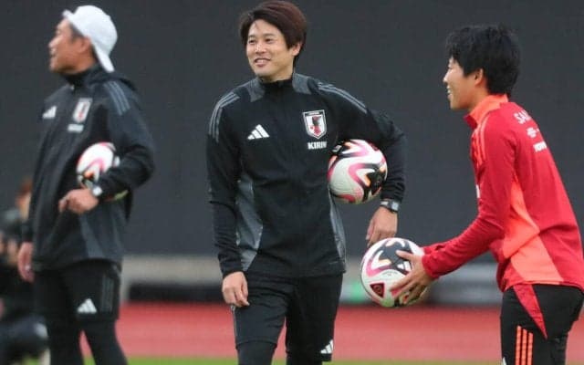 内田篤人氏もコーチで参加、選手も笑顔溢れる！ 韓国戦に向けたなでしこジャパンが9名で始動