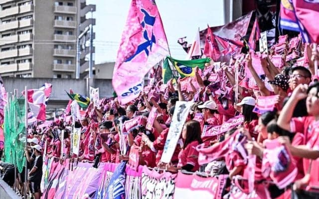 「サッカー初観戦真衣可愛すぎ」J1リーグ戦の劇的結末を見届けた人気アイドルの“初観戦ショット”に反響！「ユニフォーム姿、可愛い」「セレッソカラー似合うー」などの声