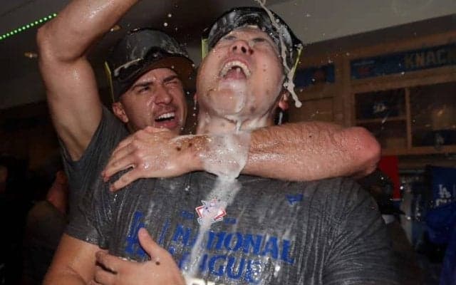 「おい！ シラフだろ」大谷翔平がシャンパンファイト中に“スラング”絶叫　まさかの言葉に米記者も驚嘆「新たな一面だ」