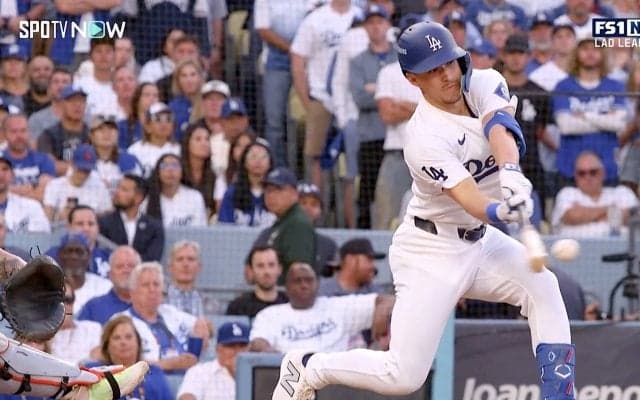 こんなカーショー見たことない！ ド軍の“MVP”4番、執念の逆転打に大絶叫…カメラが捉えたド軍ナイン歓喜の一部始終