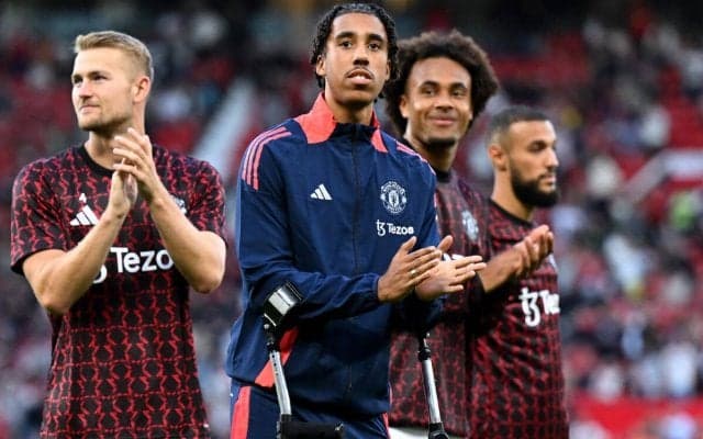 足手術から2カ月半…ユナイテッド新入りの18歳CBが復帰に前進　「プロセスの次なるフェーズに」