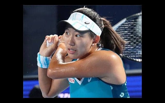 内島萌夏 15歳に辛勝で初戦突破