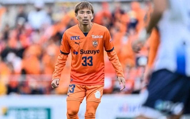 「デレデレの乾選手ええのぉ」「可愛すぎる、、」J2清水MF乾貴士の“息子＆娘とのほのぼのやり取りにファンの視線集中！「お兄ちゃんお父さんを背の高さ抜いてる」の声も