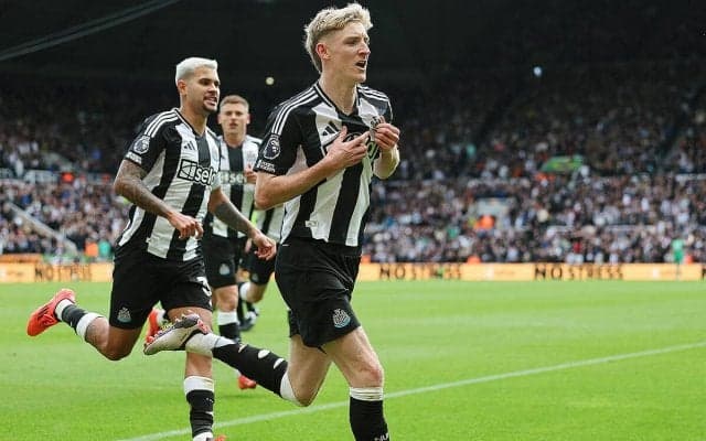 リバプールら関心もゴードンがニューカッスルに忠誠誓う長期契約締結！　「トロフィー獲得を成し遂げたチームの一員になることが大きな目標」