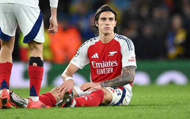 大一番控えるアーセナル守備陣に新たな負傷者…アルテタ監督はカラフィオーリの負傷について「まだ状態はわからない」