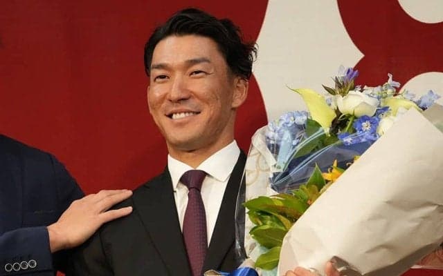 引退の梶谷は笑顔も…X騒然「泣く」　会見で生まれた“異例な光景”が「素敵すぎる」