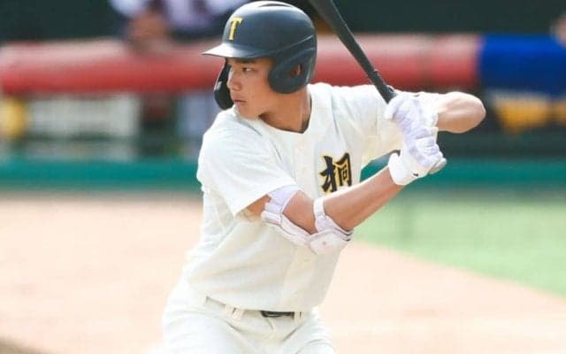 ドラフト上位候補も「1位でも行かない」　153キロ＆45HR…17歳の前例なきメジャー挑戦