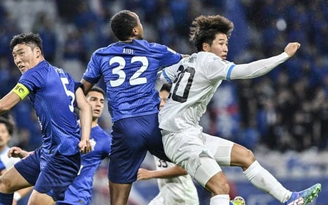 【川崎が敗れた上海戦の裏側。開始5分で崩れたゲームプランで模索した勝ち筋(1)】ロッカールームに響いた「ごめん」の言葉……当初の戦い方を捨て、探った許容できる部分とできない部分