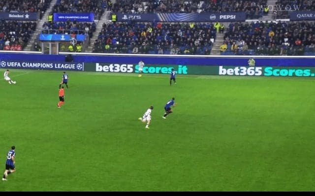 「裏抜けの天才」古橋亨梧、爆速ラインブレイクが絶妙すぎる！ 俊足DFを完全に振り切った瞬間「脅威になってる」「今のボールに合わせるか」