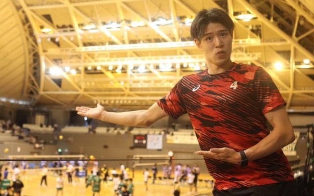 現役復帰の栁田百織（富士通）がスタンドから応援 一度は打診を断るも決意「Vリーグには栁田がいると思われる選手に」【天皇杯関東ブロックラウンド（男子）】