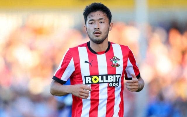 菅原由勢はシティ戦に出場できない？ ケガの状態にサウサンプトンの指揮官が言及「あと24時間で決まる」