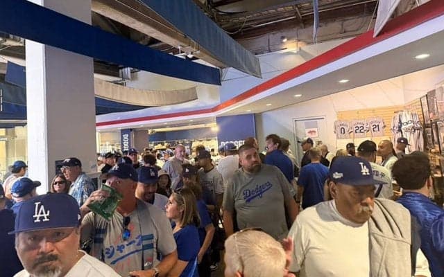 大谷＆ジャッジTシャツ、試合前なのに“即完売”　長蛇の列で大混乱…ファン嘆き「買えなかった」