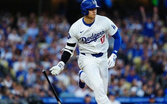 大谷翔平、WS初安打はフェン直二塁打　第4打席で快音…雄叫び上げてチームを鼓舞