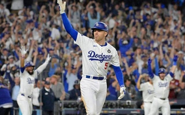 フリーマンが生んだ“異様な光景”　足を引きずり…世界が震えた一撃「鳥肌たった」