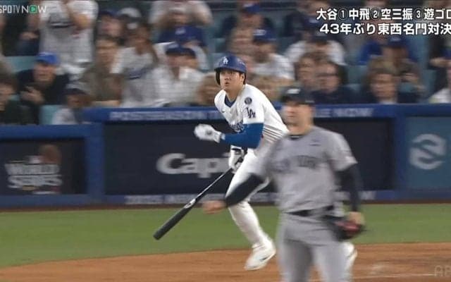 「まるでWBC」大谷翔平、WS初ヒットでさっそく吠えた！ 相手のスキを見逃さない“神進塁”も…ファン熱狂「打って、走って、大谷さん！」
