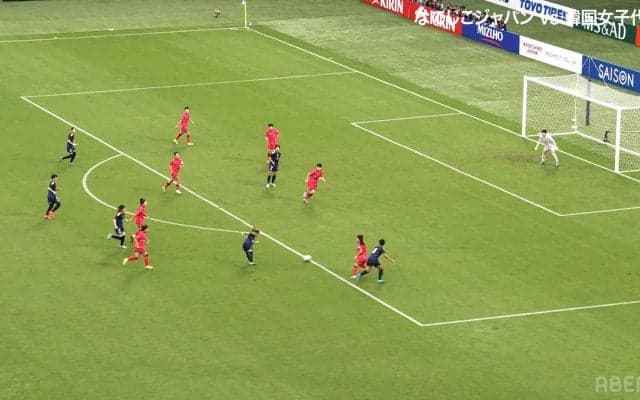 嘘だろ！？ 長谷川唯、「無茶苦茶な体勢」から神スルーパス「流石のワンタッチ」「やっぱりエグい」ファンが驚愕した瞬間