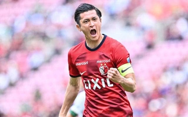 「ケーキもTシャツも御三方も可愛い♡」J1鹿島DF植田直通の“男たぎらない”可愛すぎる三十路誕生日パーティーが話題！「Tシャツかわいすぎる」「販売してください」の声