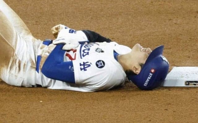 大谷翔平、左肩亜脱臼でWS出場継続に不安も　偉才の現況をロバーツ監督が告白「筋力と可動域は問題ない。勇気づけられる」