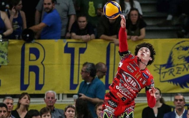 石川祐希、「チケット4000枚が完売」の首位攻防戦で15得点挙げ勝利に貢献　ペルージャは開幕5連勝でリーグ1位に浮上