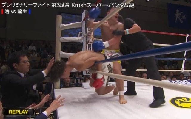 ロープに上半身が…左フックであわや場外の衝撃KO 真っ向打ち合いで劇的決着