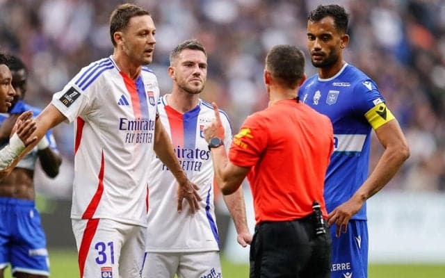 PKを巡る問題勃発…VAR介入のタイミングがミス？ キャプテンが試合中に主審へ正式な抗議書面を提出