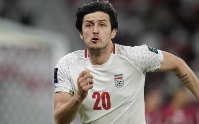 アズムンが途中交代後に1発レッド…天王山を制したチームは首位浮上もエースが次節出場停止に