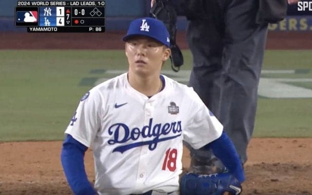 何が起きた？ 山本由伸に「ドン引き」 審判に“想定外のハプニング”　変化球がキレすぎて…「もはや顔芸ｗ」「驚きすぎ」