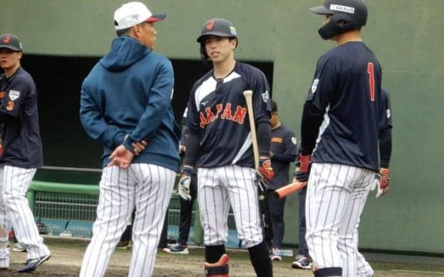 井端弘和監督「いいチームを作っていきたい」若い選手たちと合宿初日から積極的にコミュニケーション【侍ジャパン】